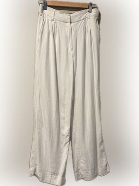 Abercrombie & Fitch White Linen-Blend wide leg pants. Inseam 27"